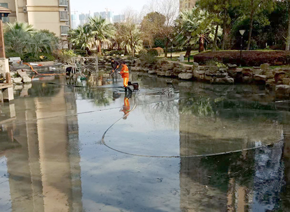 柳林景观池淤泥清理