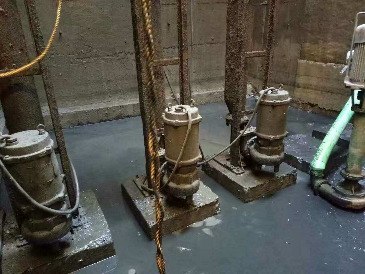 柳林污水池清理